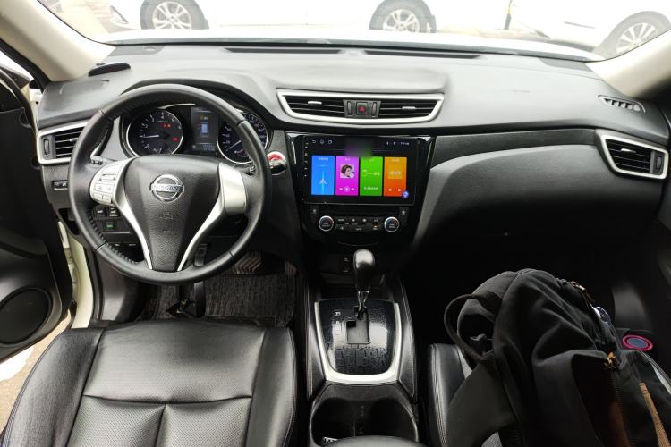 Used Nissan X-Trail 2016 2.5L CVT Sport Edition 4WD Center Console