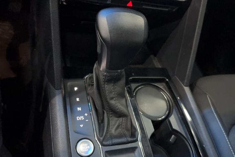 Used Volkswagen Teramont 2020 Revised Version 330TSI Two-Wheel Drive Luxury Edition Gear Lever