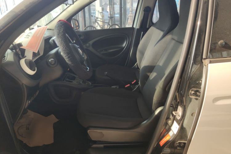 Used smart forfour 2018 1.0L 52 kW Dynamic Edition
