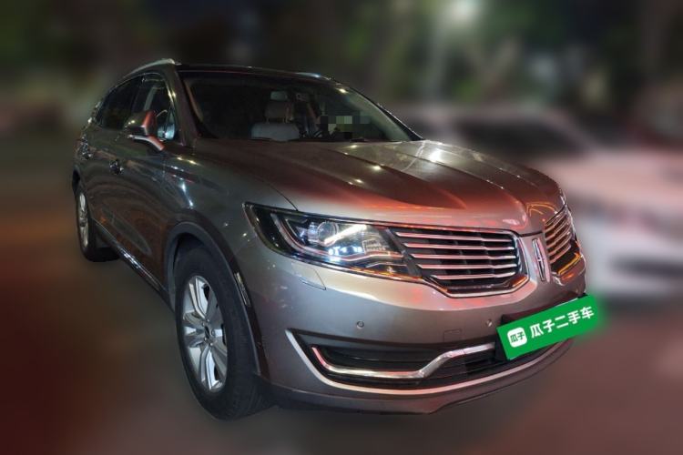 Used Lincoln MKX 2017 2.0T Two-Wheel Drive Deluxe Edition Front Right 45 Deg