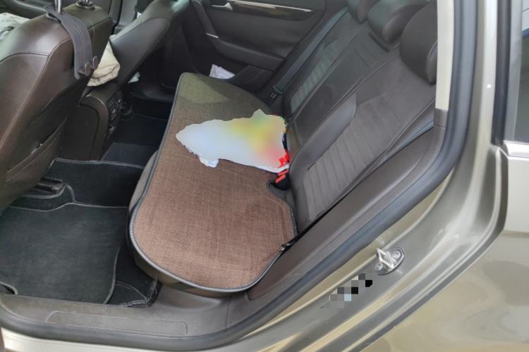 Used Volkswagen Magotan 2012 Travel Edition 2.0 TSI Comfort Version Left Rear Seat