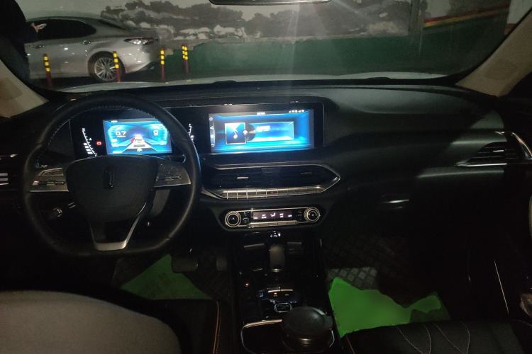 Used Bestune T77 2021 PRO 280 TID Automatic Luxury Model Center Console