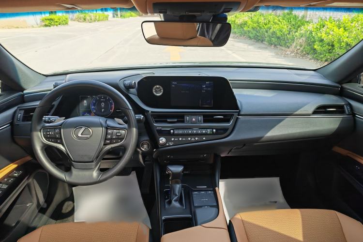 Used Lexus ES 2021 200 Excellence Edition
