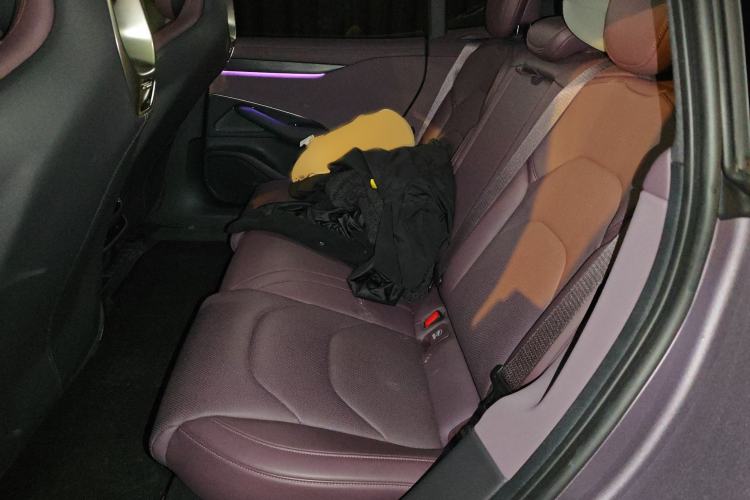 Used Xiaomi Auto SU7 2024 Rear-Drive Long-Range Intelligent Driving Version Interior 4