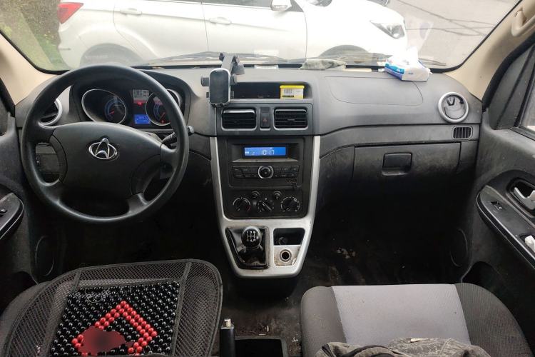 Used CHANGAN KAICHENG Ruixing M90 2018 2.0L Value-Added Flat-Top Liftback 6-Seater 4G94S Center Console