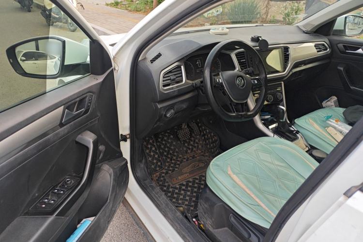 Used Volkswagen T-ROC 2019 230TSI DSG Two-Wheel-Drive Advanced Version China VI Standard Driver Seat