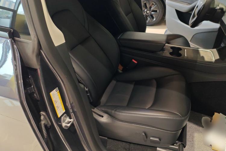 Used Tesla Model Y 2022 Long-Range All-Wheel-Drive Version