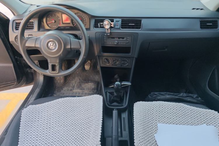 Used Volkswagen Santana 2013 1.6L Manual Fashion Edition Center Console