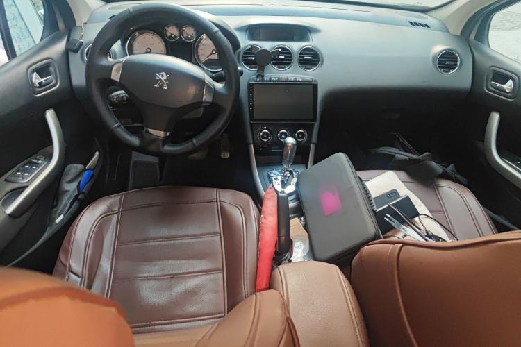 Used Peugeot 408 2013 2.0L Automatic Comfort Edition Center Console