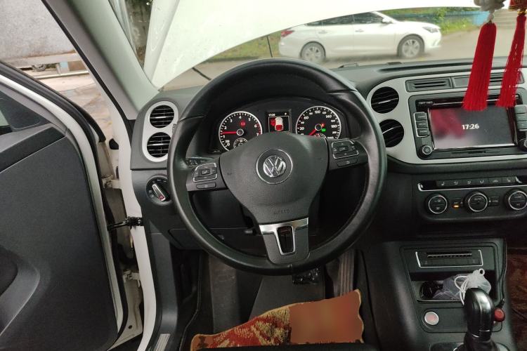 Used Volkswagen Tiguan 2015 1.8TSI Automatic All-Wheel-Drive Luxury Model Steering Wheel