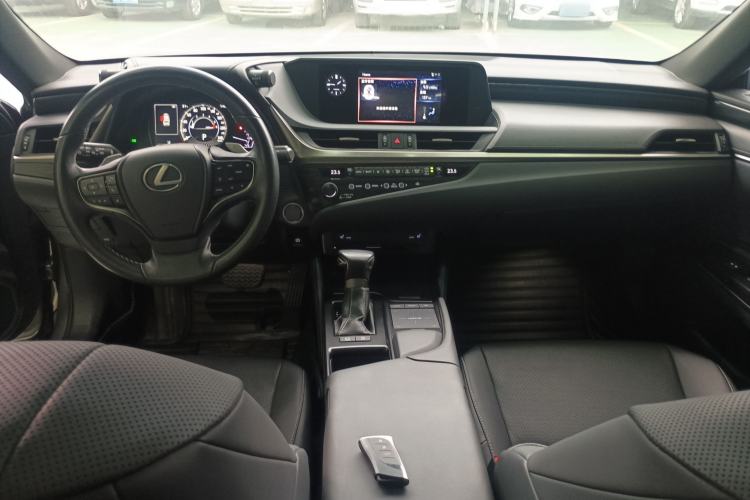 Used Lexus ES 2018 200 Excellence Edition China V Standard
