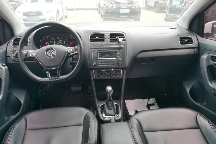 Used Volkswagen Polo 2016 1.6L Automatic Comfort Model Center Console