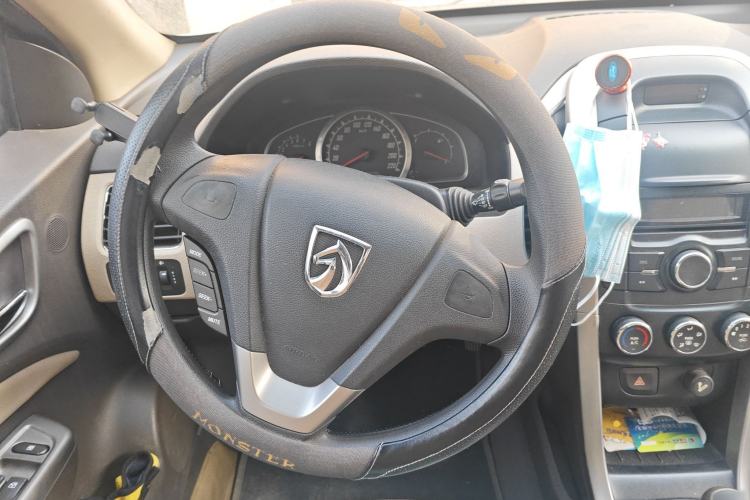 Used Baojun 630 2011 1.5L manual Elite version
