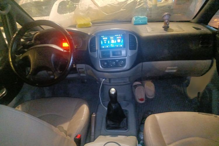 Used FORTHING Lingzhi 2013 M3 1.6L 7-Seater Luxury Model Center Console