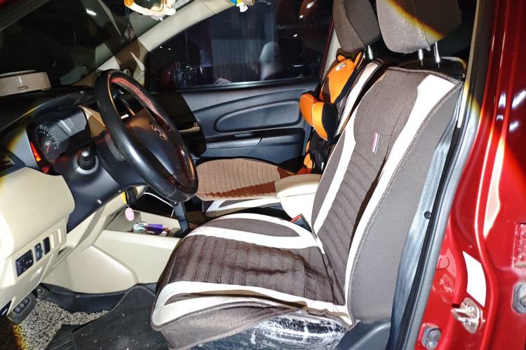 Used Venucia R50 2013 1.6L Automatic Fashion Edition