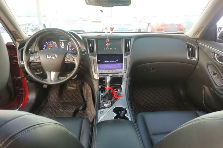 Used Infiniti Q50L 2015 2.0T Enjoyment Edition Center Console