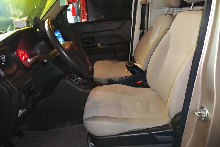 Used Wuling Hongguang V 2022 1.5L Jingqu Edition Enclosed-Window Vehicle with Hydraulic Power Steering LAR