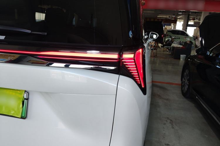 Used Buick GL8 New Energy 2024 Lu Zun Luxury Edition 7-Seater
