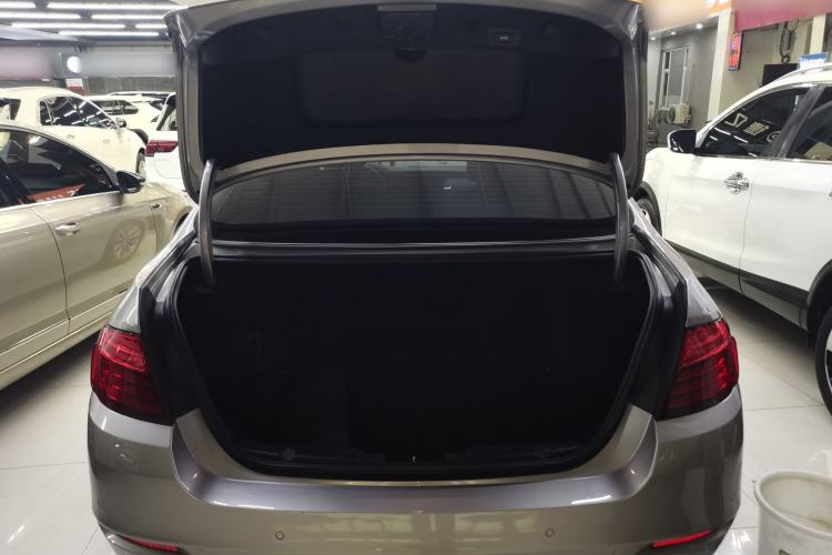 Used BMW 5 Series 2017 528Li Leading Model
