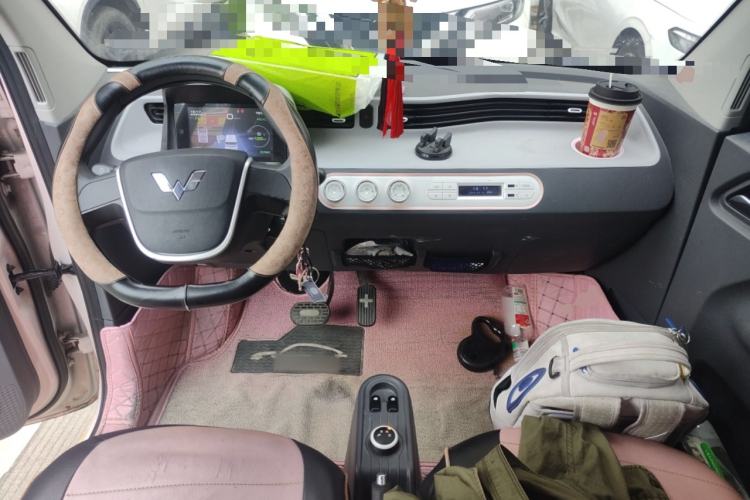 Used Wuling Hongguang MINIEV 2022 Macaron Premium Model – Lithium Iron Phosphate Center Console