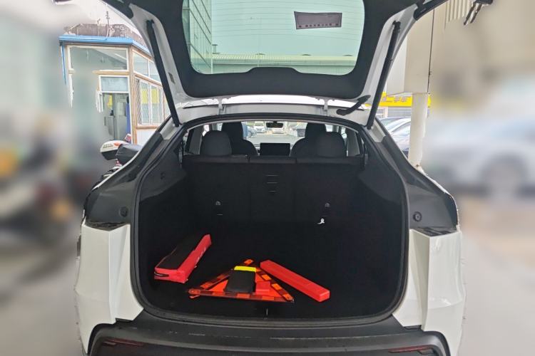 Used Tesla Model Y 2025 Rear-Wheel-Drive Version