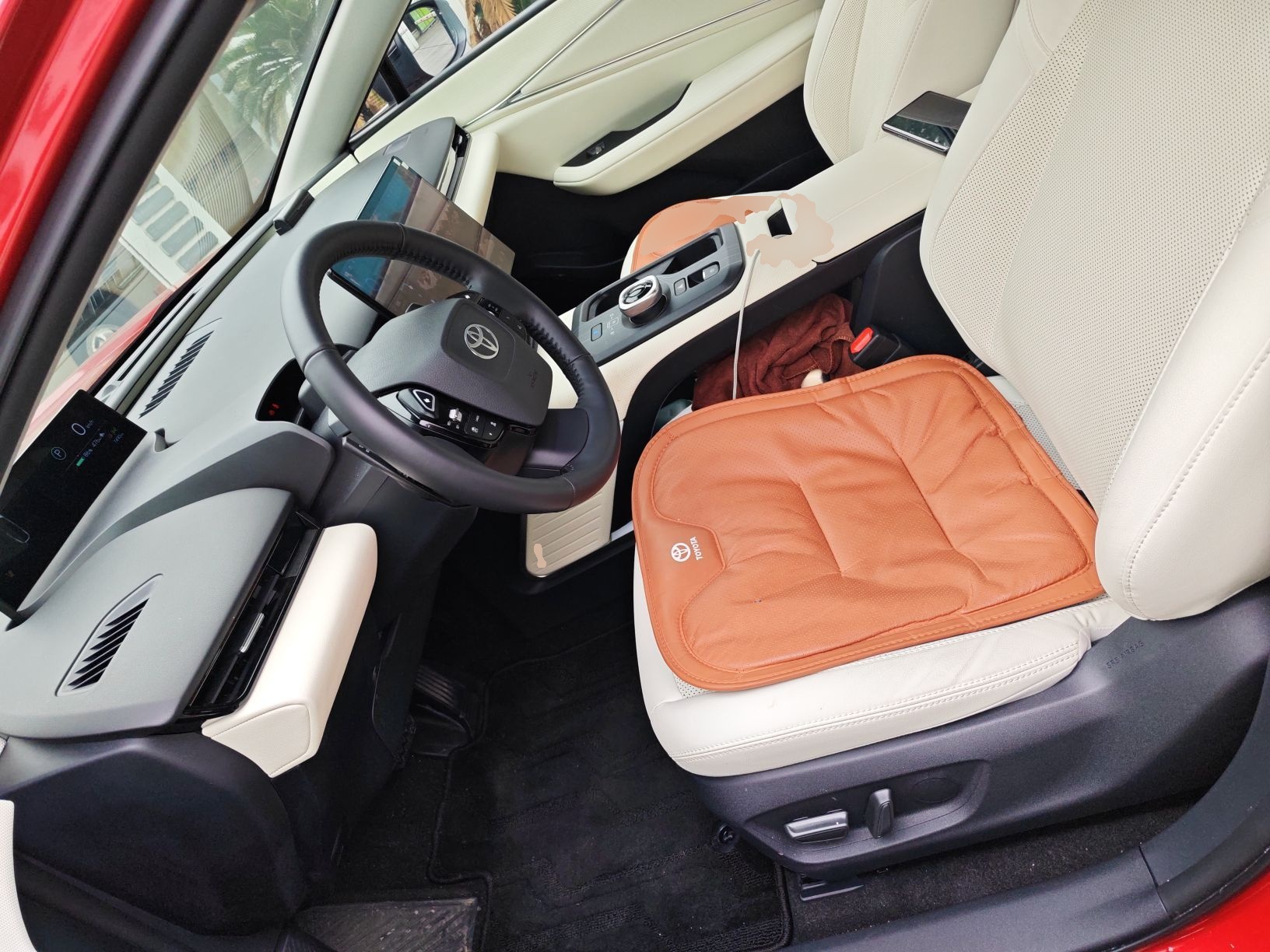 المقاعد الأمامية داخل السيارة