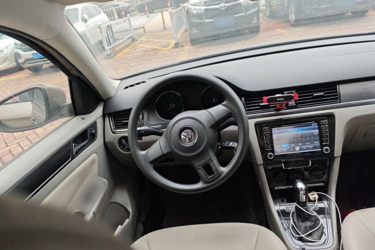 Used Volkswagen Bora 2013 1.6L Automatic Fashion Model Steering Wheel