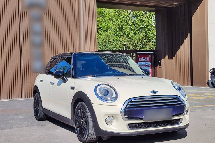 Used MINI MINI 2016 1.5T COOPER Pioneer Edition Five-Door Model