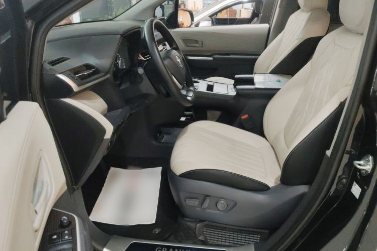 Used Toyota Granvia 2023 2.5L Hybrid Comfort Edition