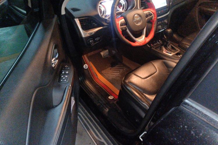 Used Jeep Cherokee 2017 2.0L Superior Edition Driver Seat