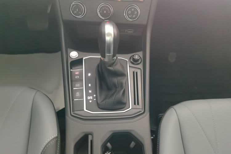 Used Volkswagen Lavida 2023 1.5L Automatic 5 Million Edition Gear Lever