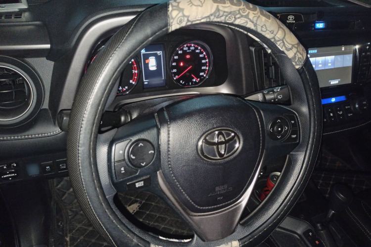 Used Toyota RAV4 2019 2.0L CVT Two-Wheel Drive Fashion X Limited Edition China VI Standard
