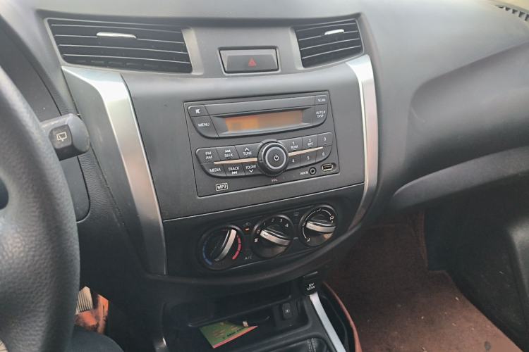 Used Nissan Terra 2018 2.5L Manual Two-Wheel Drive Elite Edition Audio And AC Panel