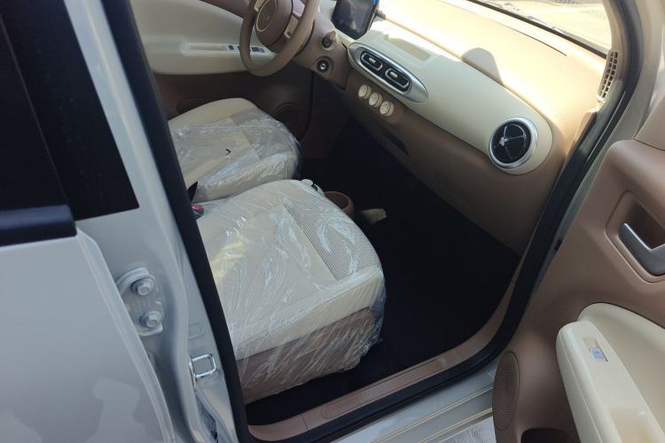 Used Wuling Hongguang MINIEV 2025 Four-Door Version Advanced Edition Right Front Seat