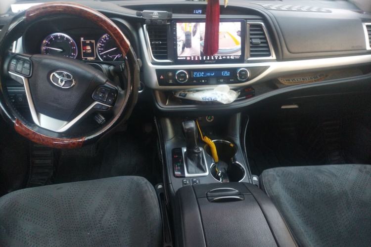 Used Toyota Highlander 2018 2.0T Four-Wheel Drive Luxury Edition 7 Seats China V Emission Standard Interior 2