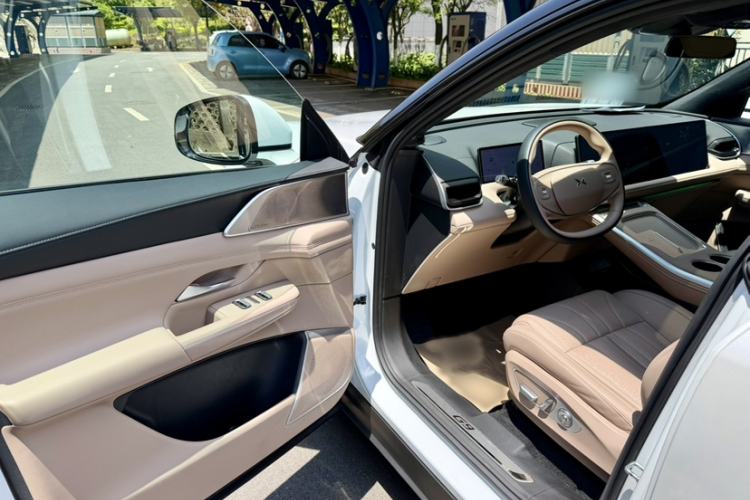 Used XPeng G9 2025 625 Long-Range Max Interior 2