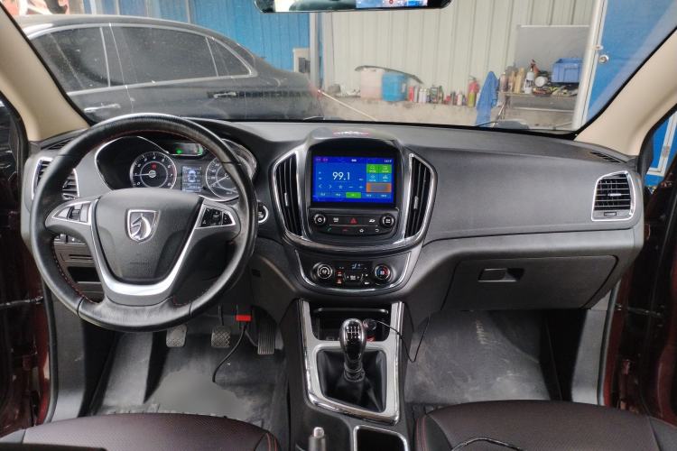 Used Baojun 560 2016 1.8L Manual Luxury Edition Center Console