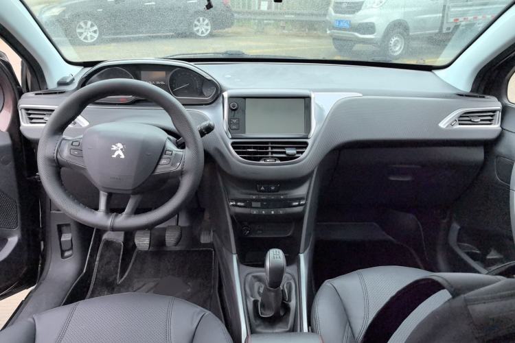 Used Peugeot 2008 2014 1.6L Manual Fashion Edition Center Console