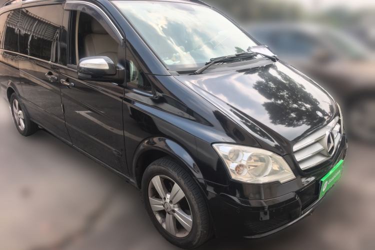 Used Mercedes-Benz Viano 2010 2.5L Luxury Edition Front Right 45 Deg