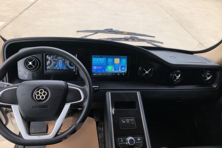 Used Guangtong Auto makeup Logistics Vehicle 2024 3.1T 2-Seater 4.99-Meter All-Electric Closed Cargo Van with 41.86 kWh