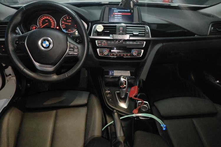 Used BMW 3 Series GT 2018 320i Sport Edition Center Console