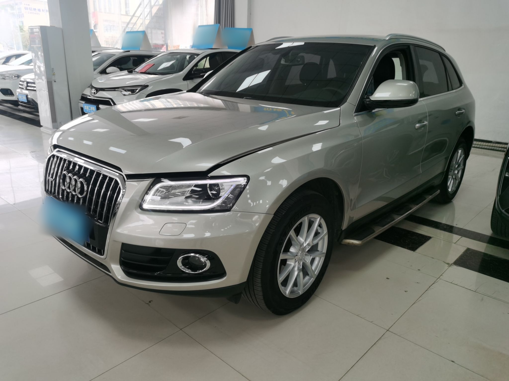 Под передней частью автомобиля