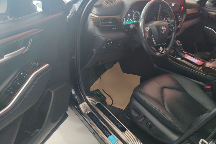 Used Toyota Highlander 2024 2.5L Smart Electric Hybrid Dual-Motor Two-Wheel Drive Luxury Version 7 Seats Driver Seat