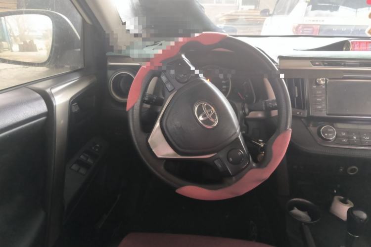 Used Toyota RAV4 2015 2.0L CVT Two-Wheel Drive Fashion Edition
