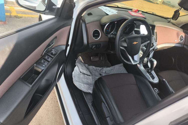 Used Chevrolet Cruze 2013 Hatchback 1.6L Automatic Luxury Model
