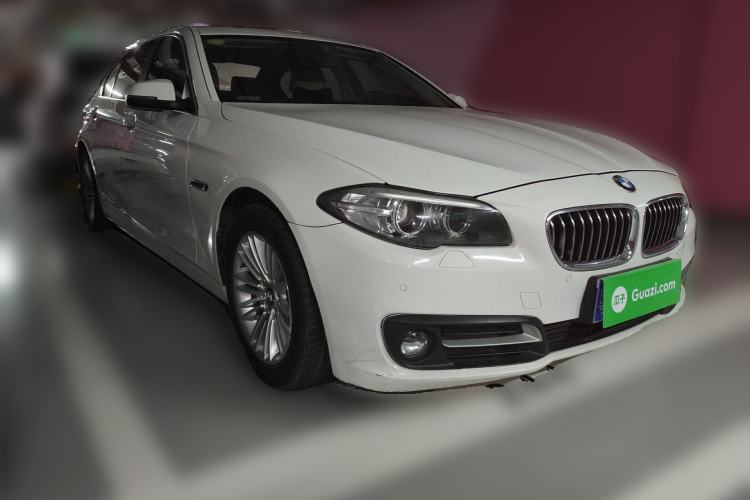 Used BMW 5 Series 2014 525Li Leading Model Front Right 45 Deg