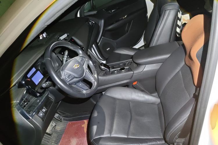 Used Cadillac XT5 2020 28T Luxury Version Left Front Seat