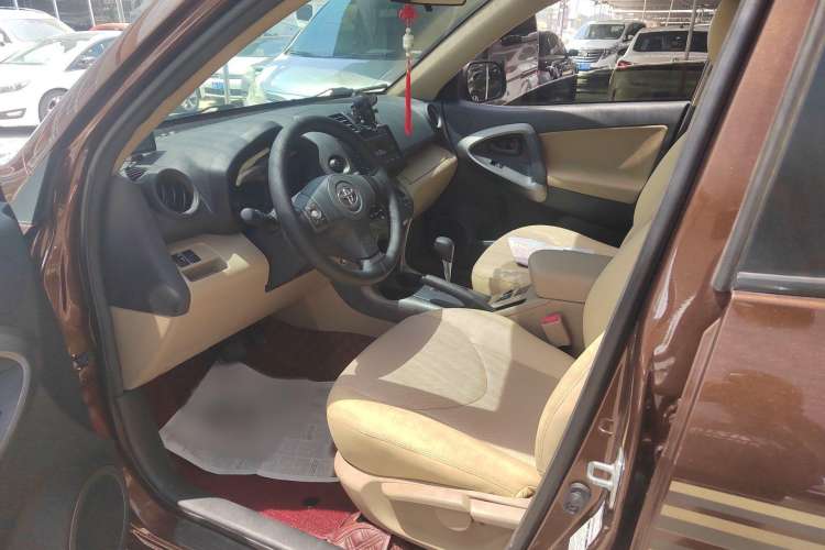 Used Toyota RAV4 2012 Luxurious Edition 2.0L Automatic All-Wheel Drive