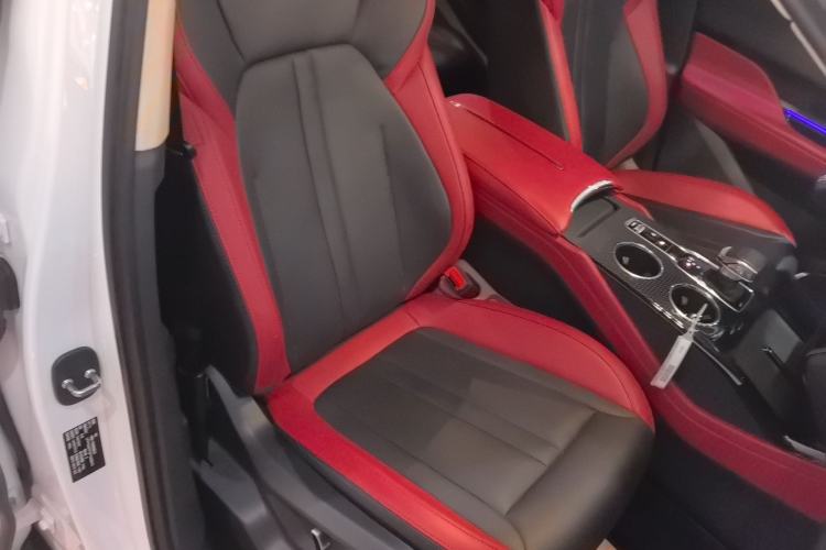 Used Hongqi HS3 2023 1.5T Two-Wheel Drive Shanwei Edition Right Front Seat