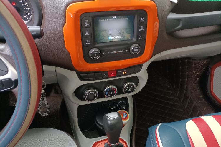 Used Jeep Renegade 2016 1.4T Automatic Jingneng Edition Audio And AC Panel